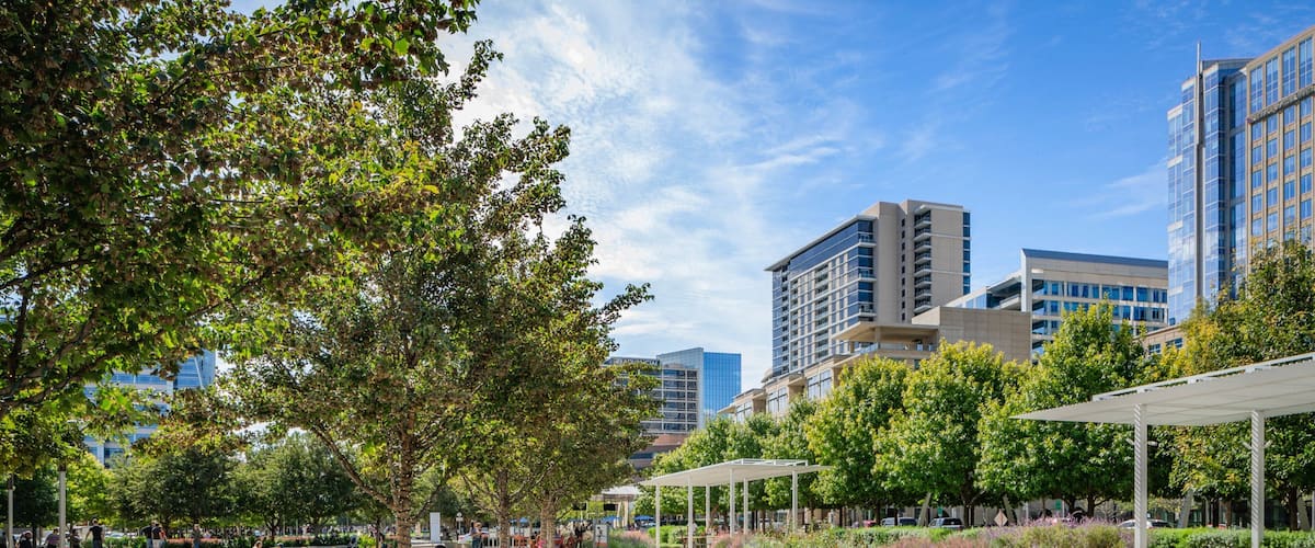 Klyde Warren Park featuring a park