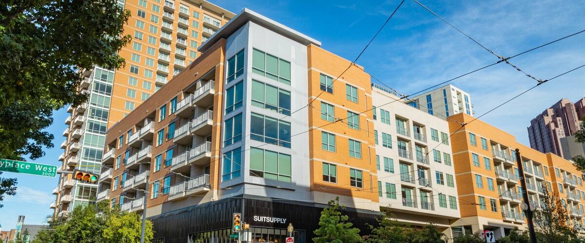 McKinney Avenue showing a city