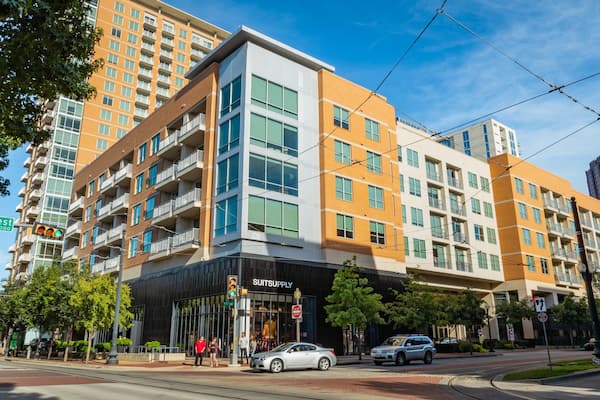 McKinney Avenue showing a city