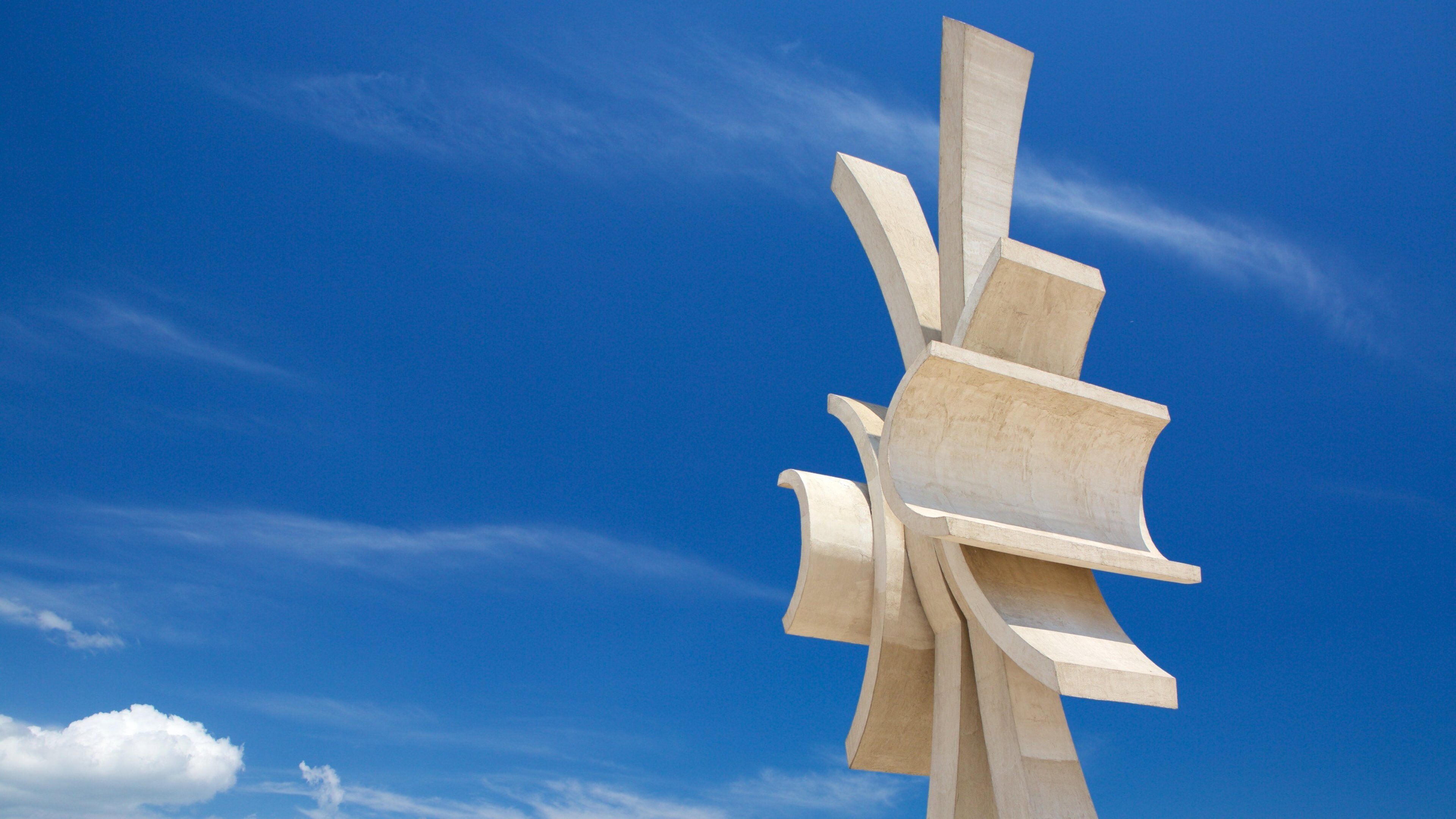 Obelisk featuring outdoor art