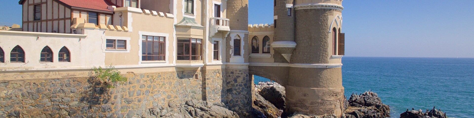 Wulff Castle showing heritage elements, chateau or palace and general coastal views