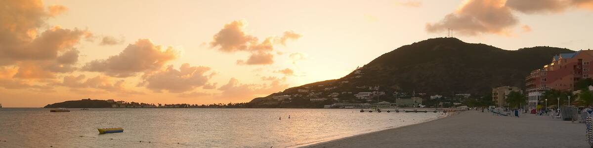 Great Bay beach - Philipsburg Sint Maarten ( Saint Martin ) - Caribbean tropical island