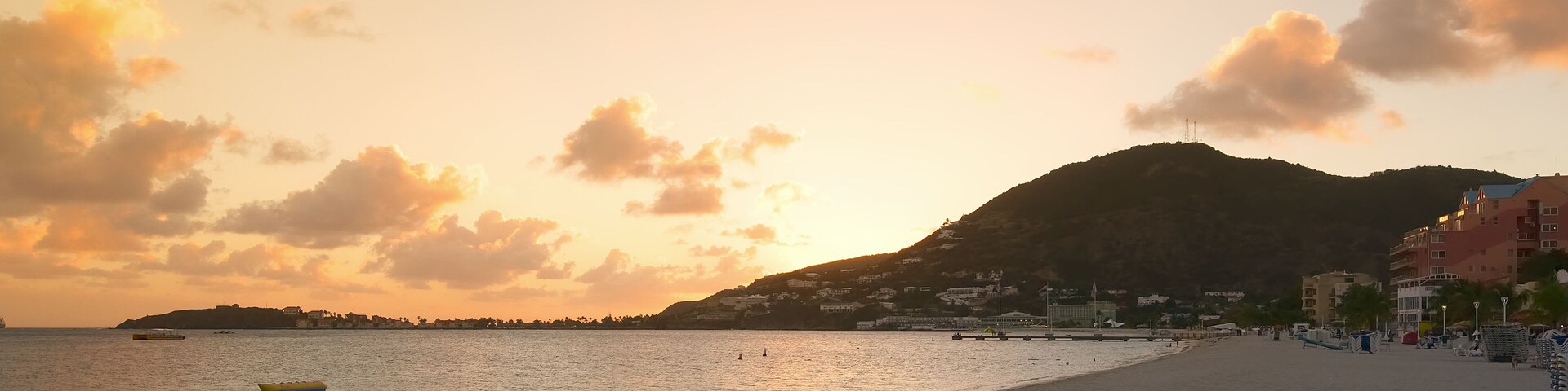 Great Bay beach - Philipsburg Sint Maarten ( Saint Martin ) - Caribbean tropical island