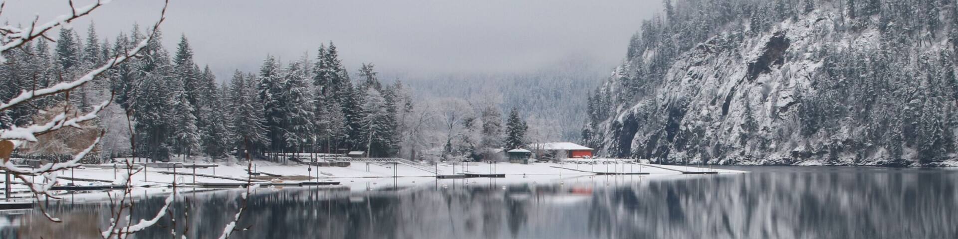 As we drove by, the serene lakescape called. Although pressed for time, we stopped and admired the beauty of the still waters and the quiet of the snowladen trees.