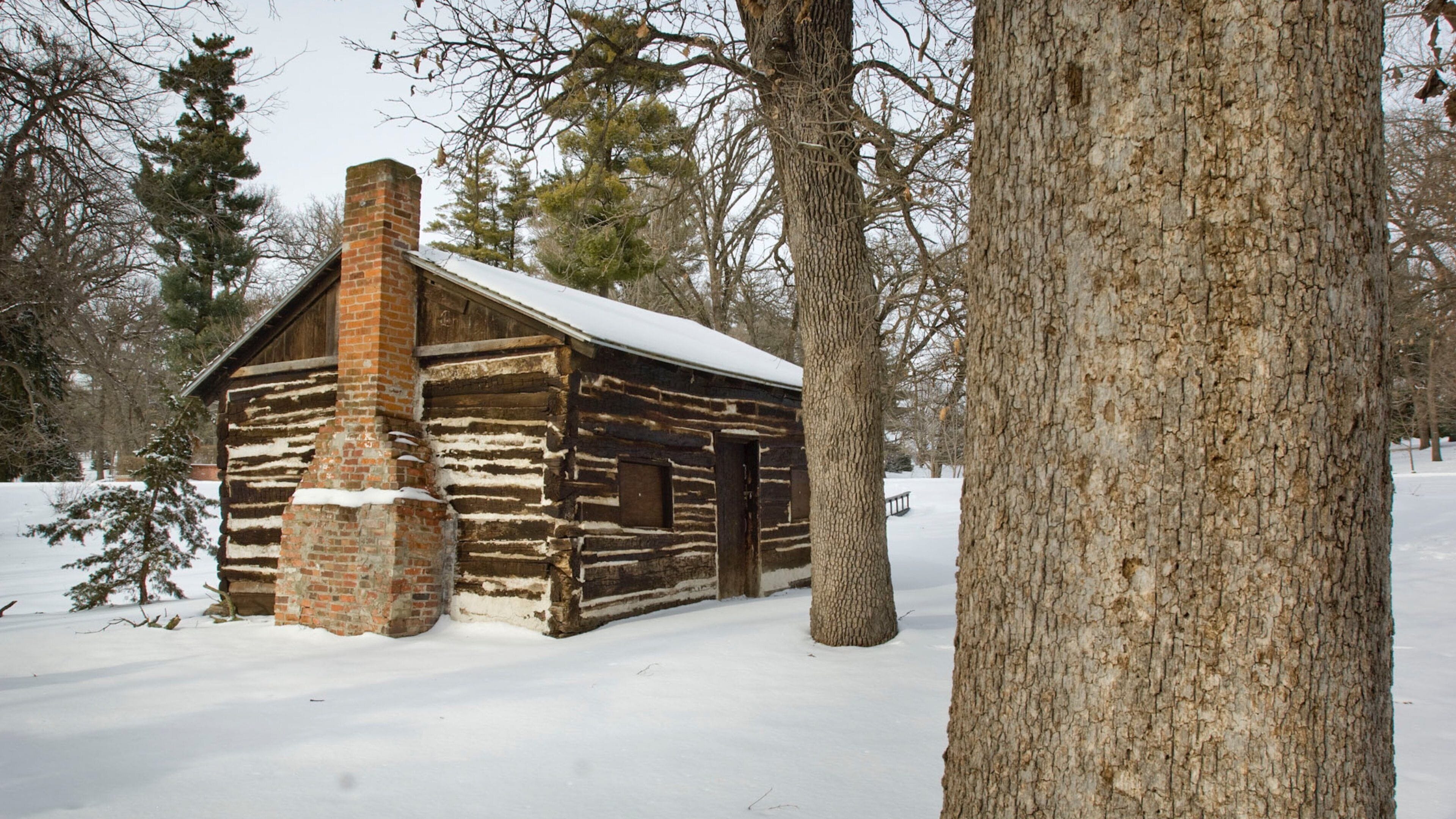 Arbor Lodge State Historical Park which includes snow and heritage architecture