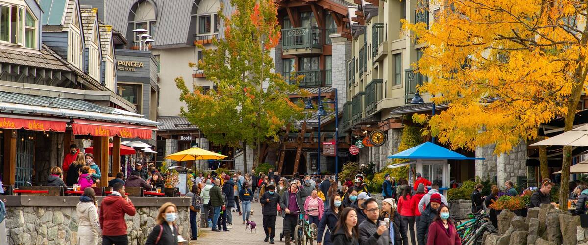 Whistler Visitor Centre which includes street scenes