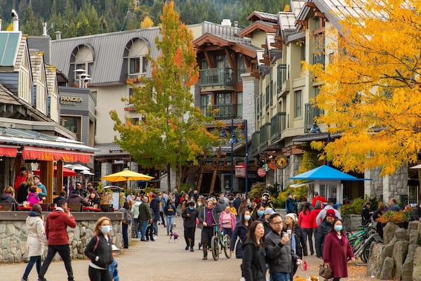 Whistler Visitor Centre which includes street scenes