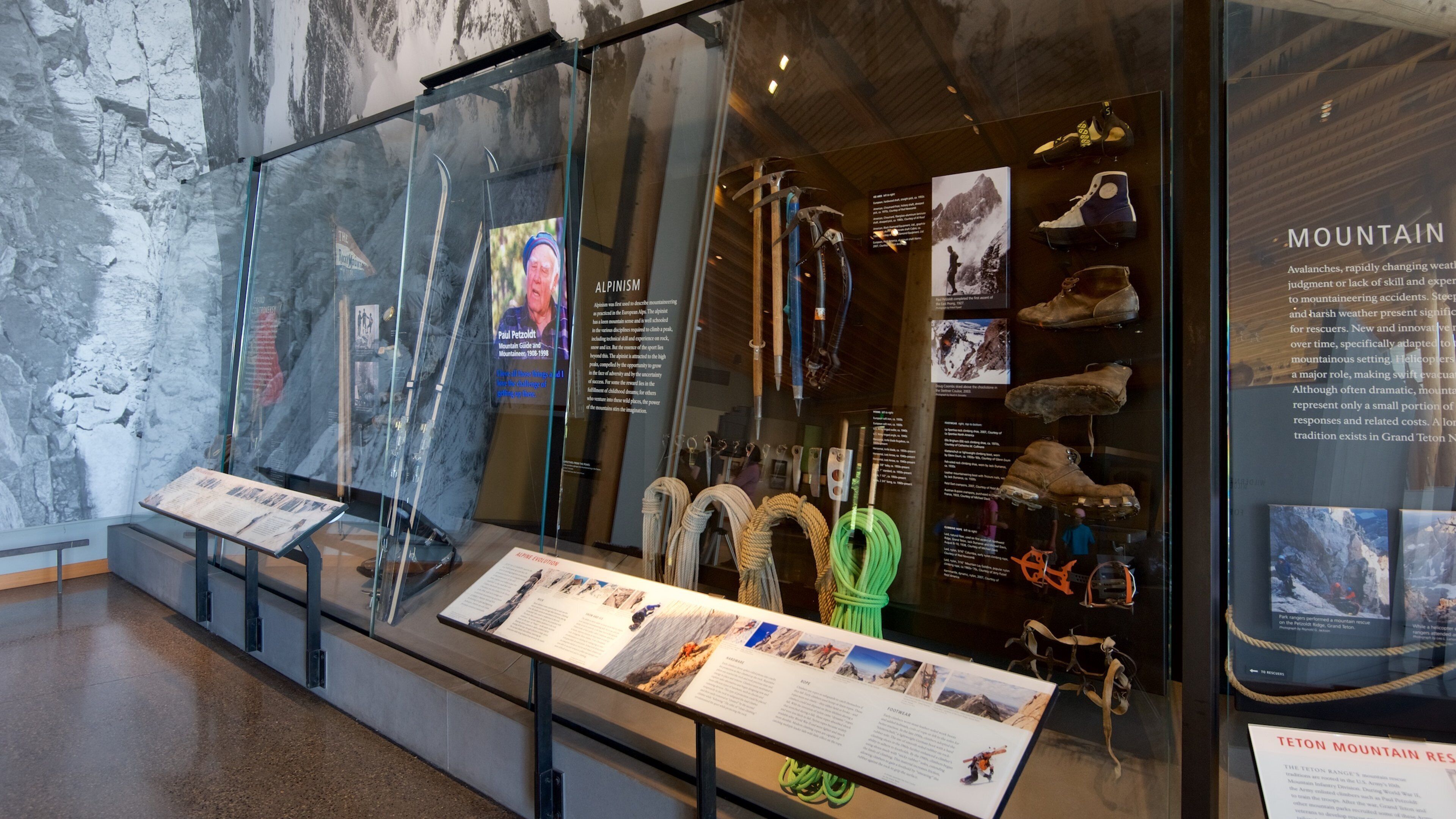 Centre d\'accueil des visiteurs de Jenny Lake mettant en vedette vues intérieures