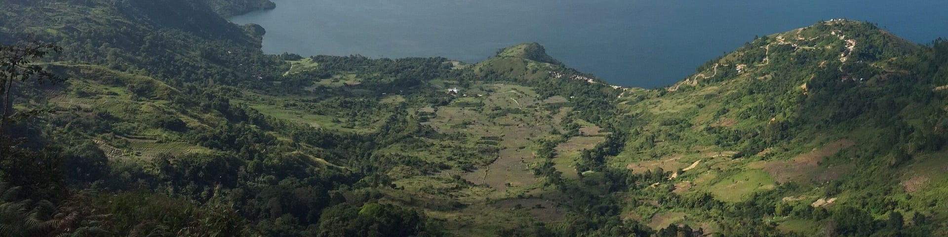 Located near Silangit Airport, Panatapan Huta Ginjang is a perfect place to enjoy Toba Lake. 🙂