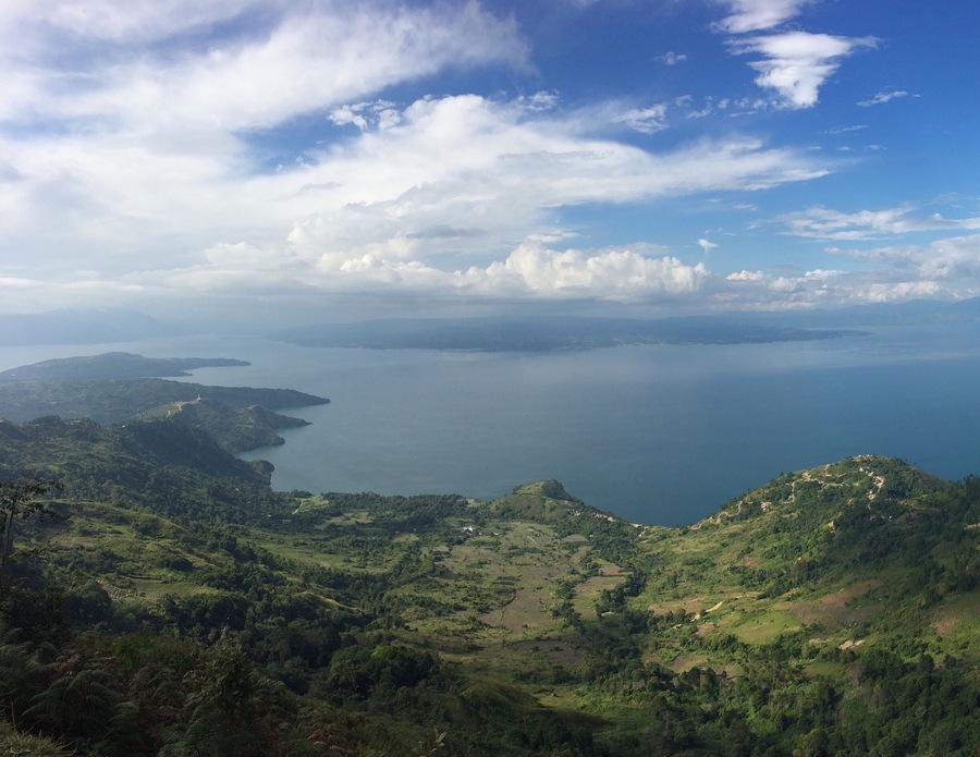 Located near Silangit Airport, Panatapan Huta Ginjang is a perfect place to enjoy Toba Lake. 🙂