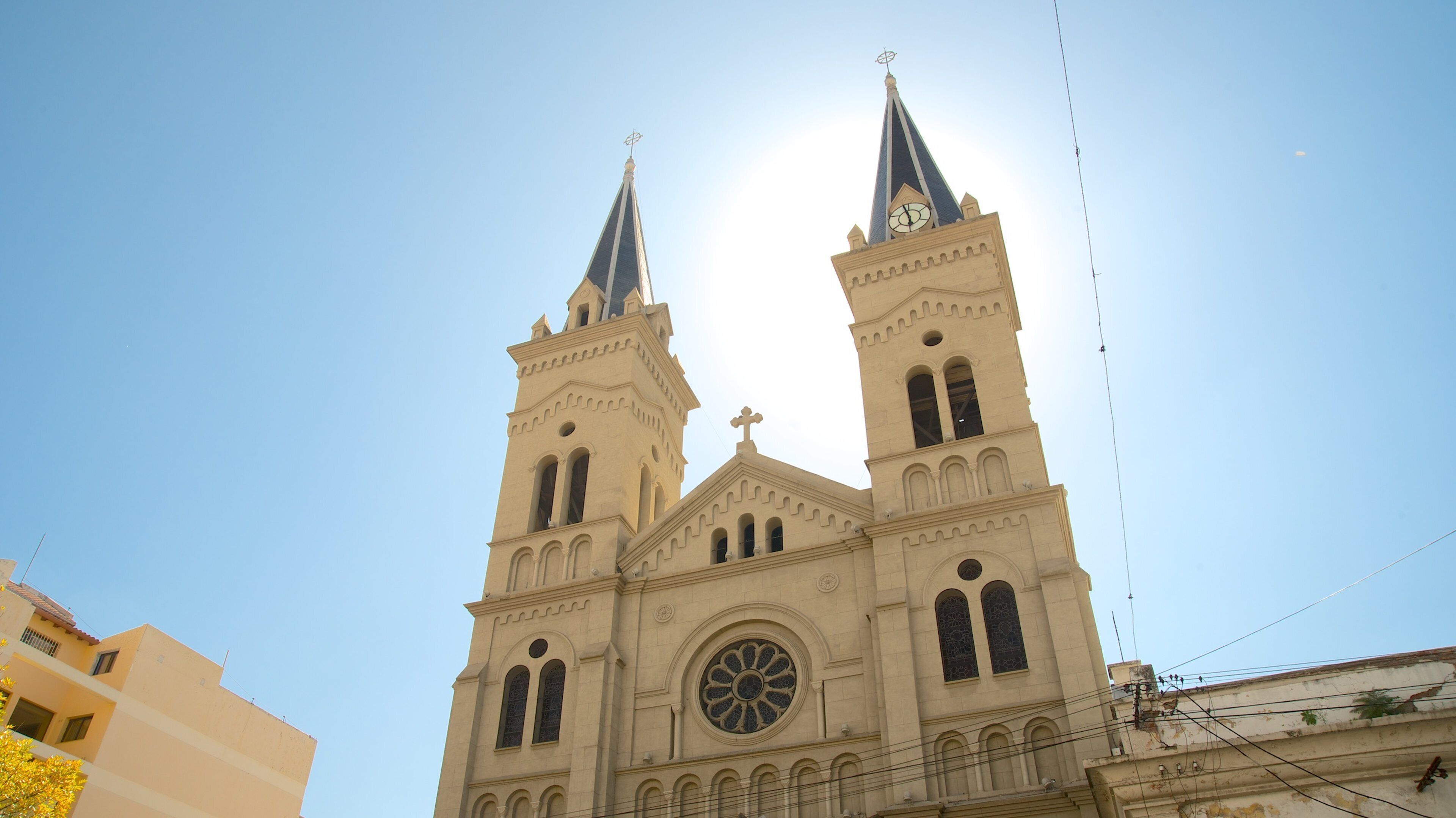 San Alfonso kyrka som inkluderar en kyrka eller katedral, religiösa aspekter och historisk arkitektur
