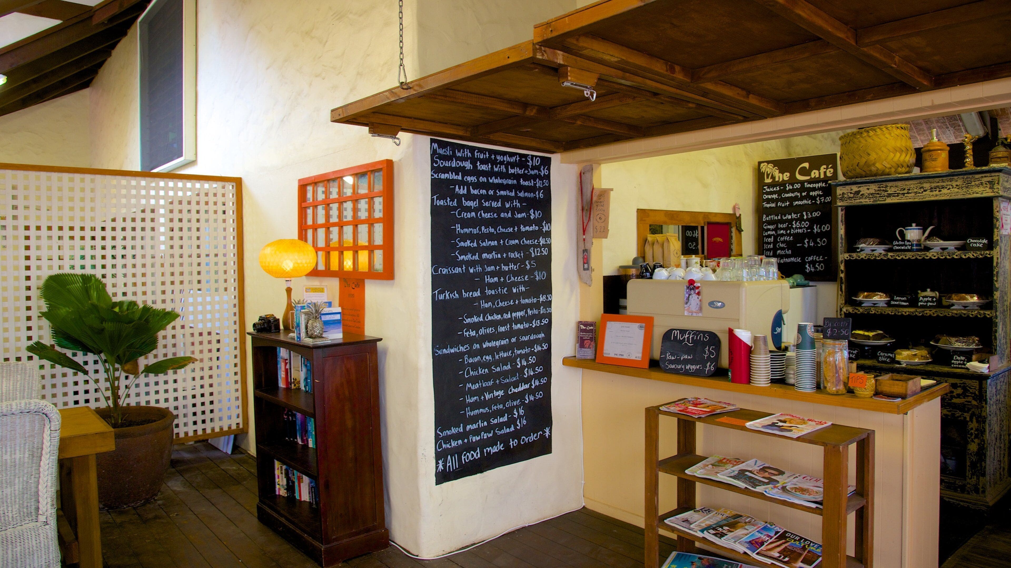 Beachcomber Pearl Market featuring shopping