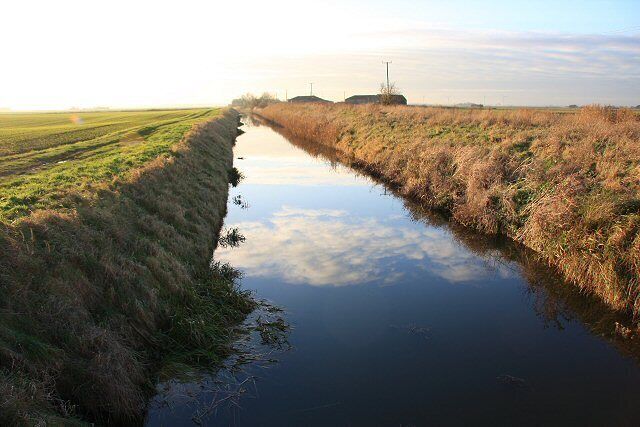 Twenty Foot Drain at Colne Fen This wide drain skirts the western fringe of Chatteris before petering out at Pidley Fen.