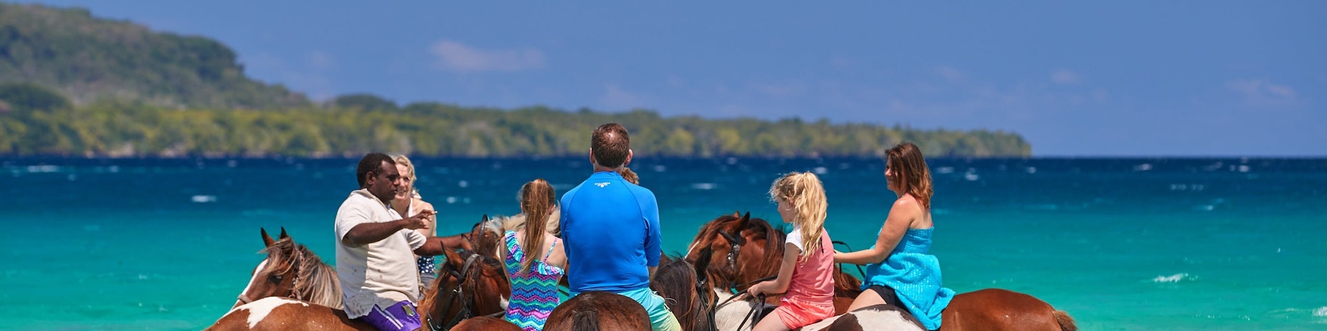 Ilha Ratua caracterizando paisagens litorâneas, cenas tropicais e animais terrestres