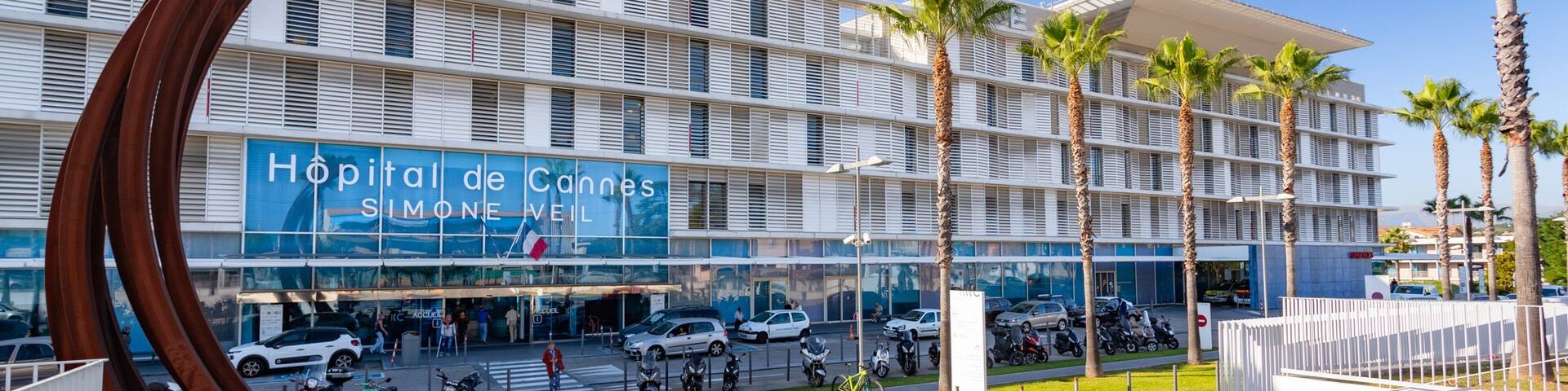 Cannes Hospital which includes a coastal town