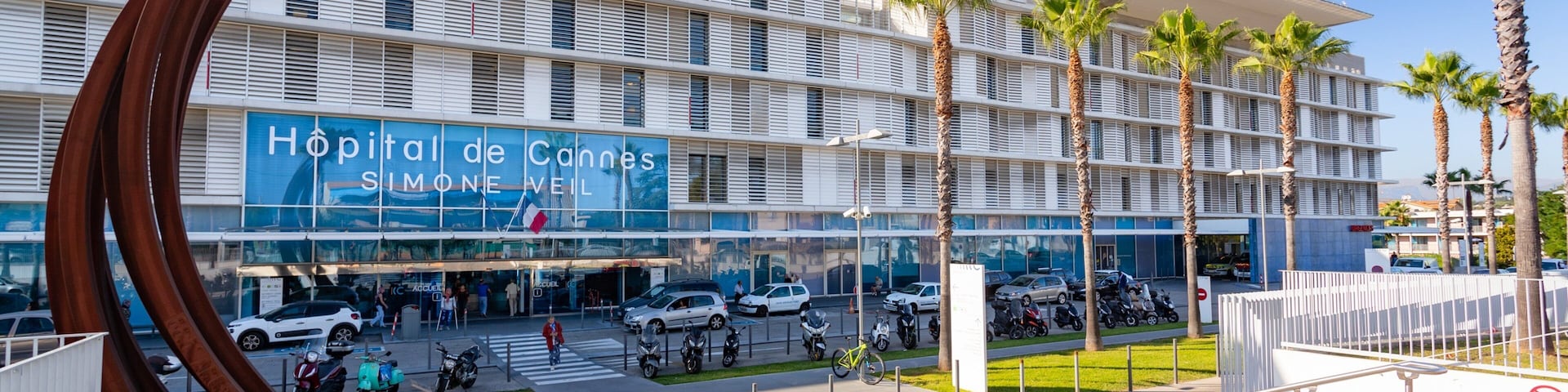 Cannes Hospital which includes a coastal town