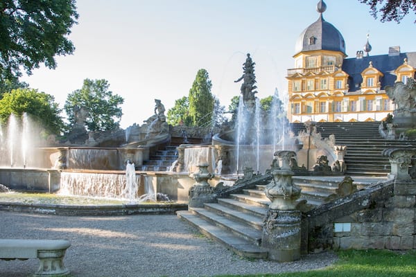 Seehof Palace featuring heritage architecture and a fountain