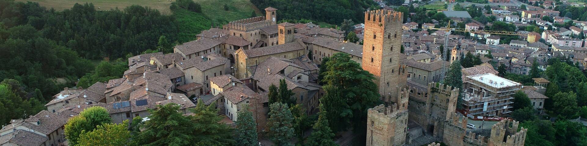 Aerial view of Castell'Arquato village: Castell'Arquato, Piacenza, Italy
