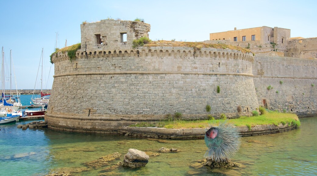 Gallipoli Castle which includes a castle, general coastal views and heritage architecture