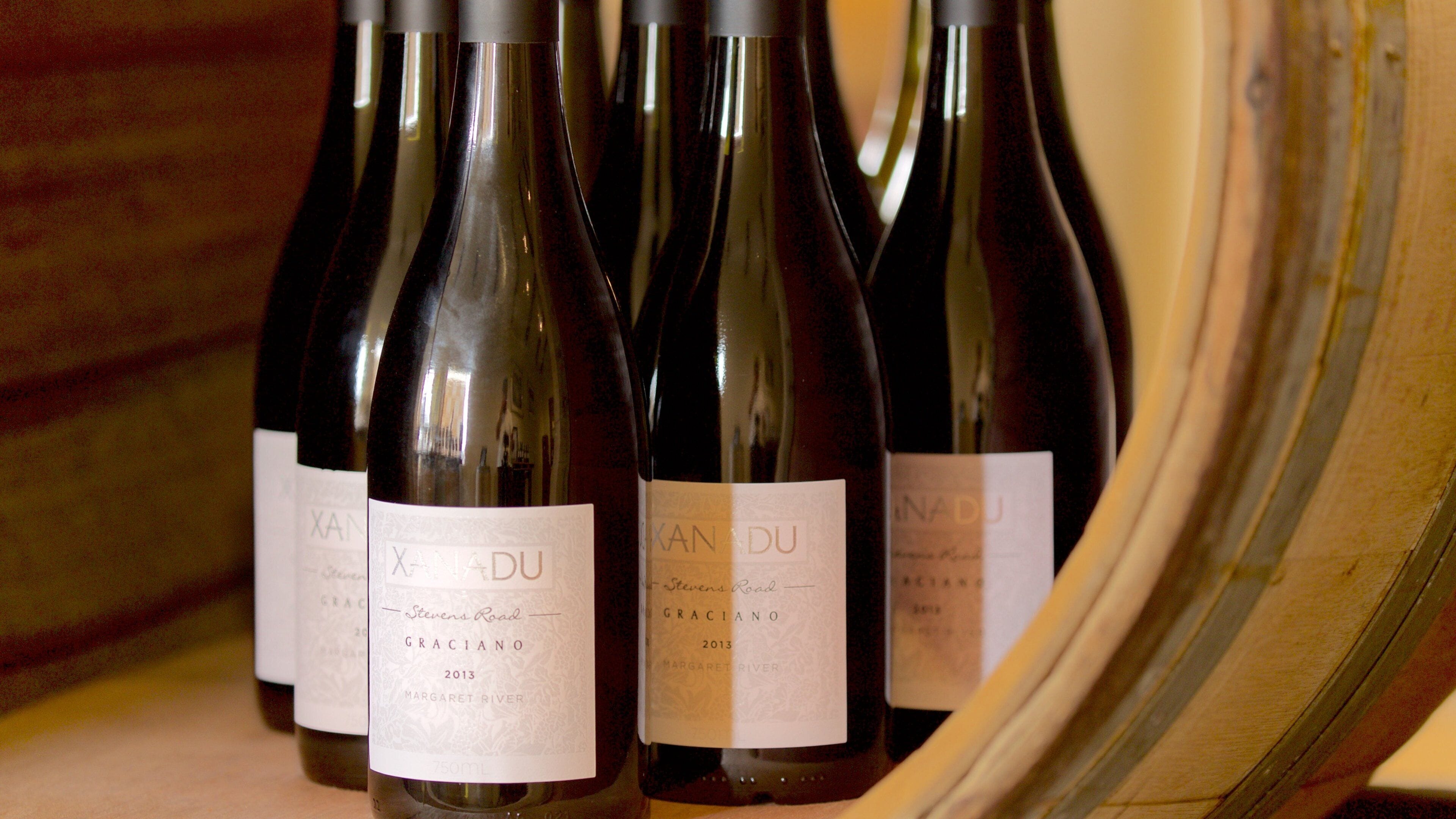 Xanadu Winery som viser drinks eller drikkevarer og interiør