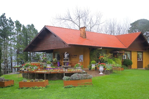 Le Jardin - Parc de Lavande mettant en vedette parc