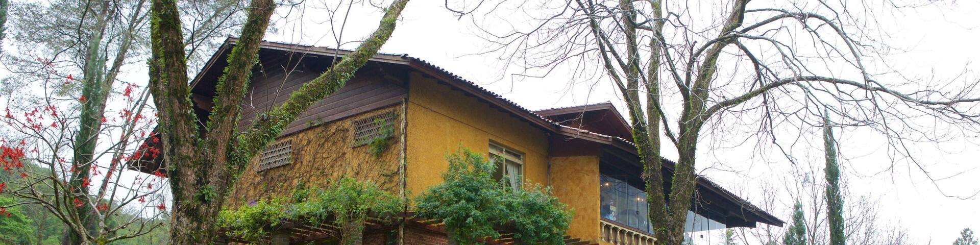 Le Jardin - Parc de Lavande qui includes jardin