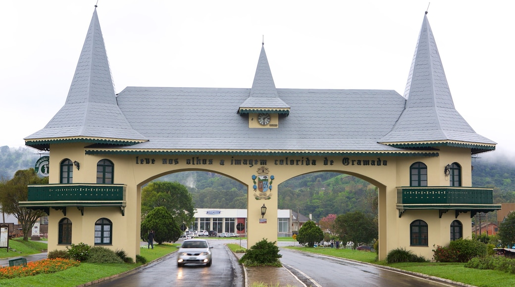 PĂłrtico Via Taquara mostrando arquitetura de patrimĂŽnio