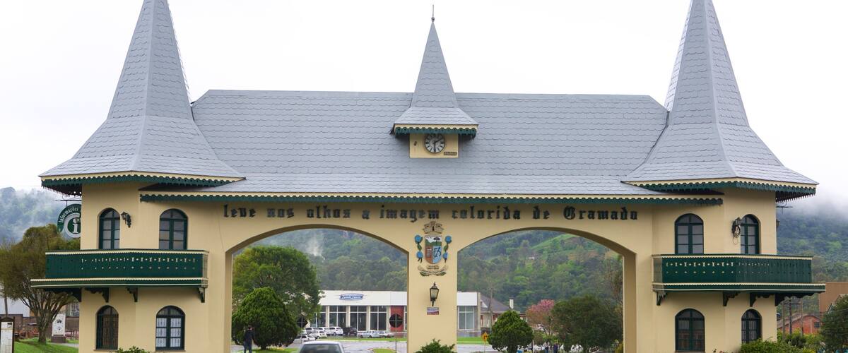 Portico via Taquara which includes heritage architecture