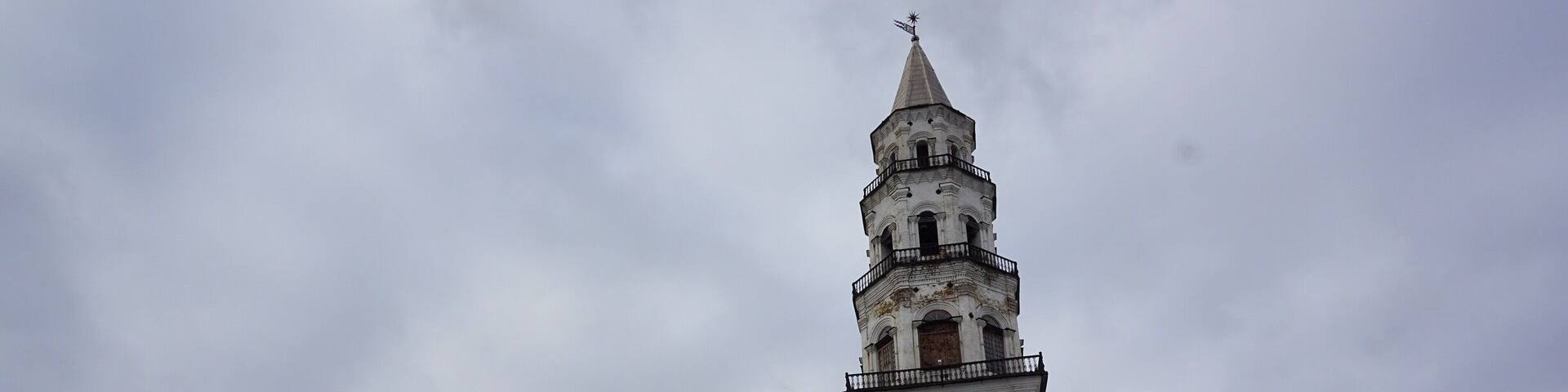 From this perspective it looks like both of them are leaning, but in reality the tower is the only one off kilter. (Well, I'm off balance too.) The church is perfectly normal.