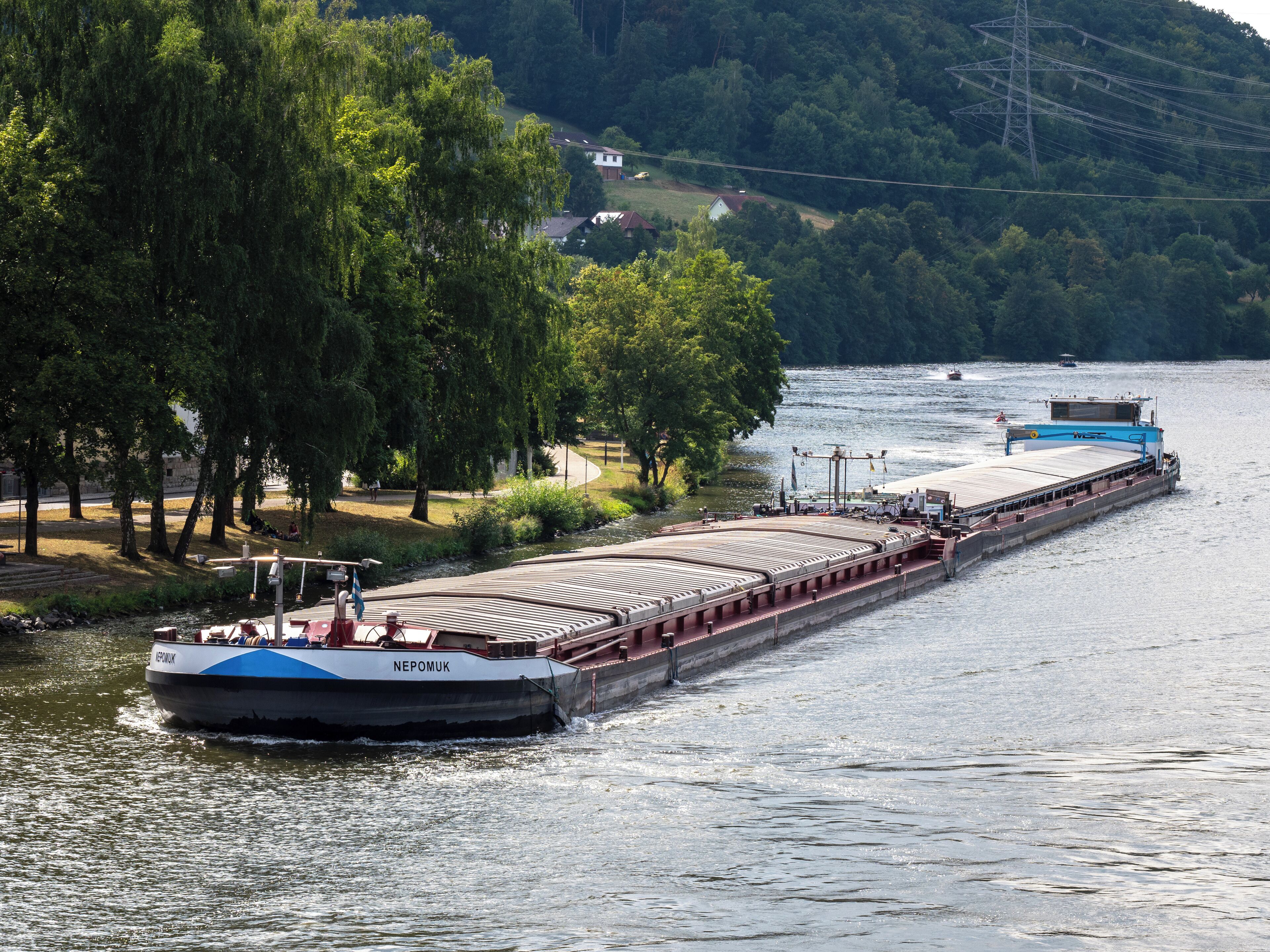 GMS Johannes von Nepomuk on the Main at Eltmann. Driving direction Danube.