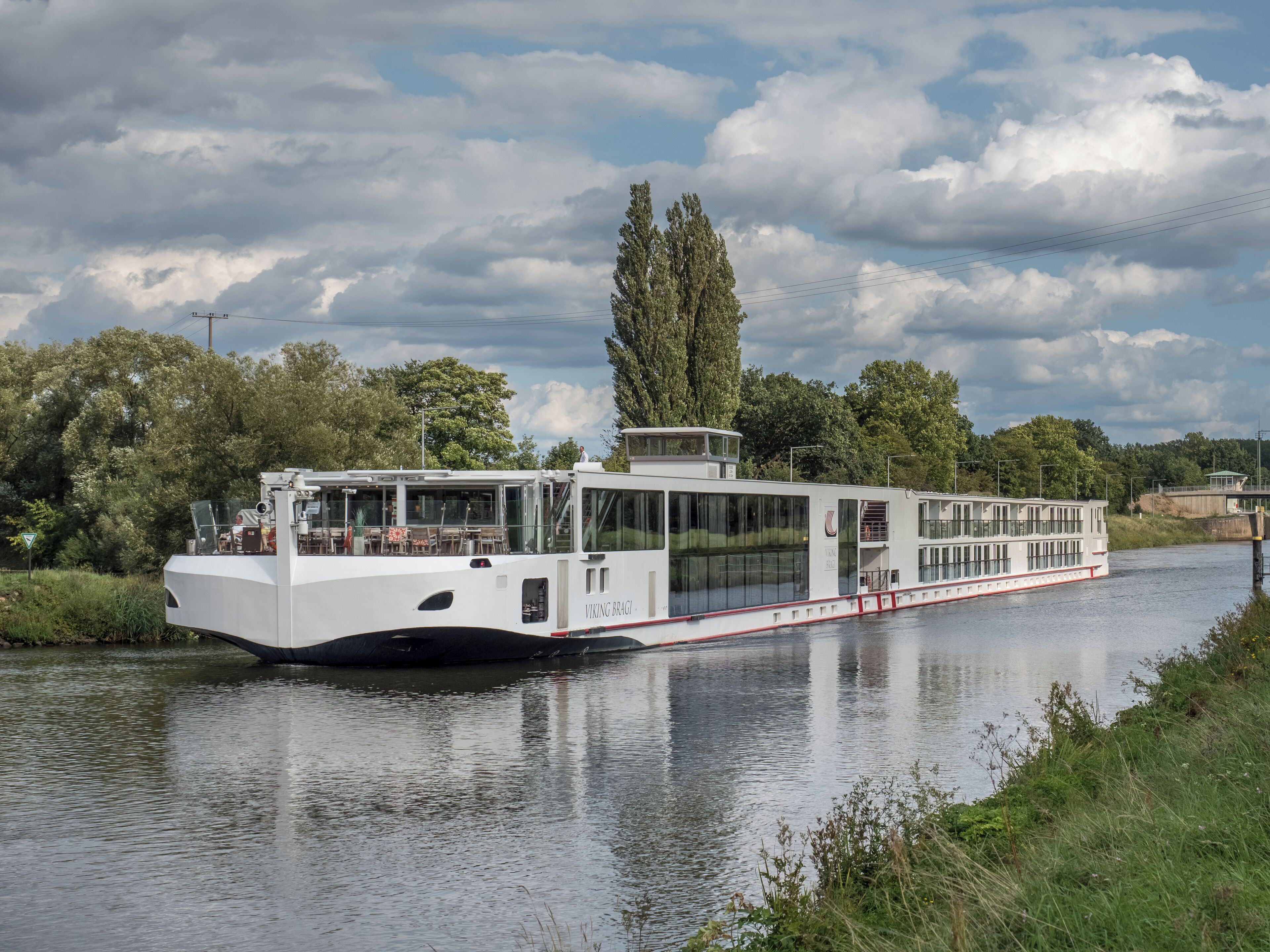 Cruise ship Viking Bragi on the Main at Limbach. Direction Rhine.