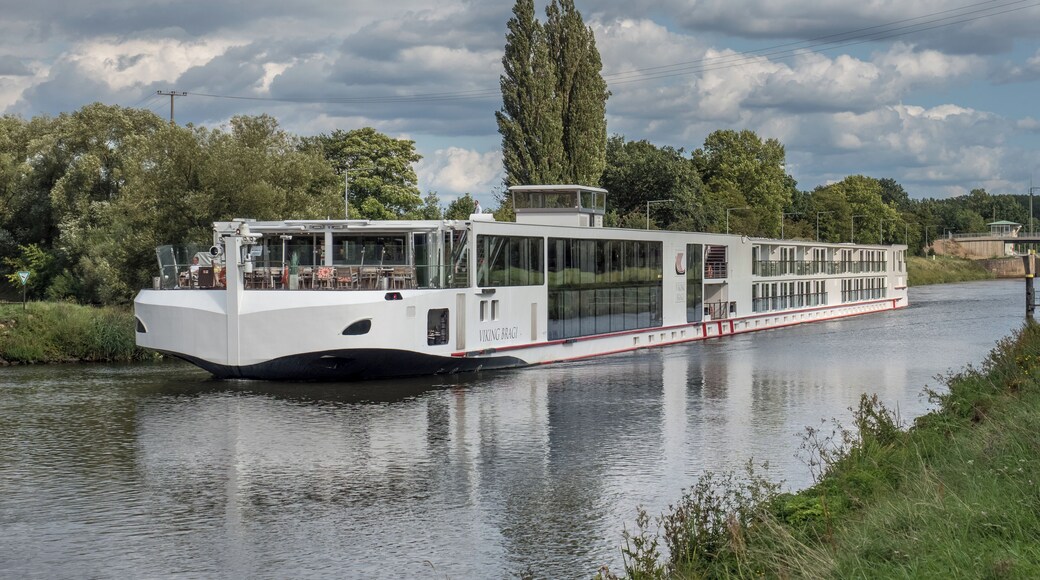 Cruise ship Viking Bragi on the Main at Limbach. Direction Rhine.