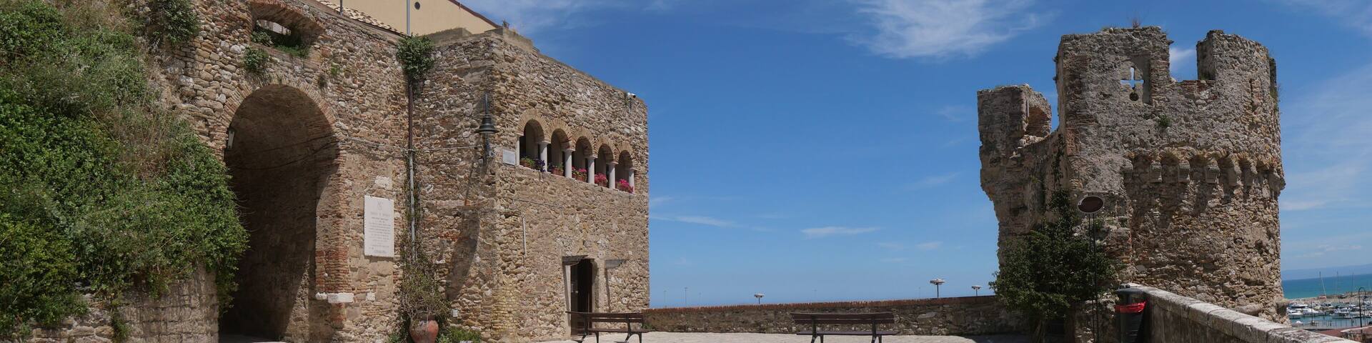 the Torricella and the entrance arch into the old city through the city walls of the Swabian Castle in Termoli