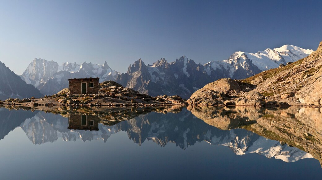 Monte Bianco e Alpi riflesse nel Lago Bianco