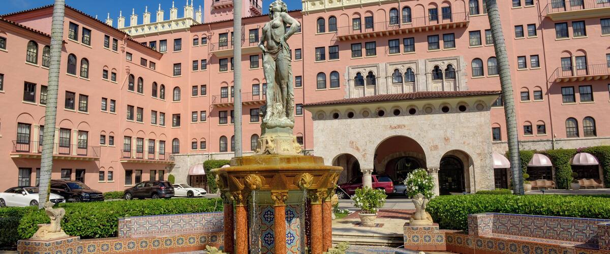 What an awesome property ! or should I say properties... the Resort and Club as well as the Yacht and Beach Clubs make this property a great bang for the buck with a ton to offer. There are lots of very unique art pieces and wonderful fountains n all over the property.