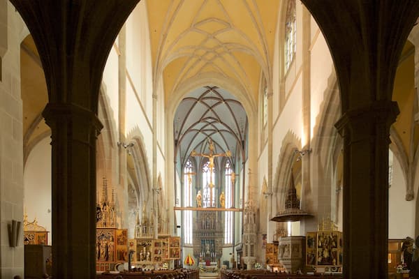 Basilica of St Giles featuring religious aspects, a church or cathedral and heritage architecture