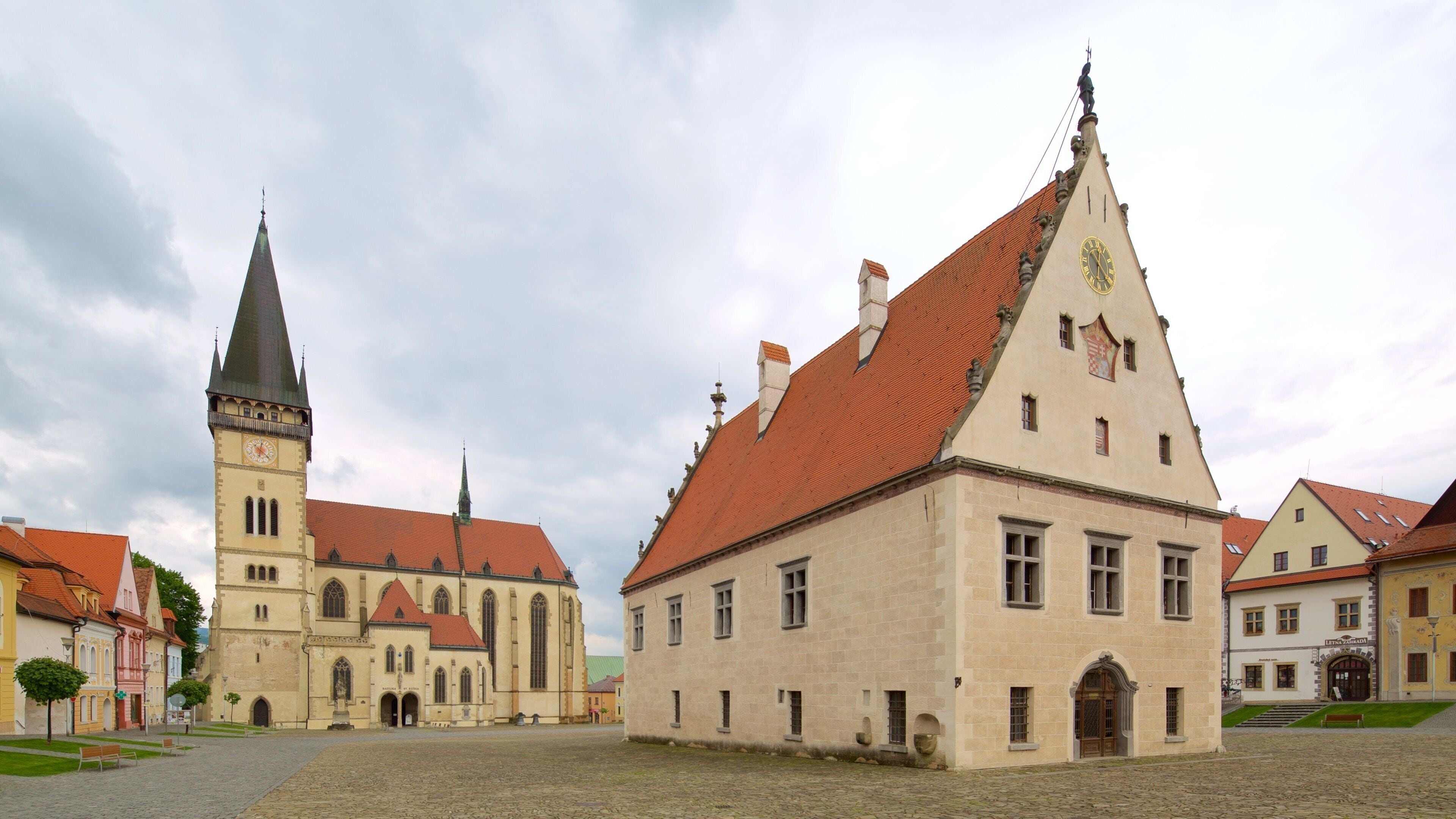 Saris Museum showing street scenes and a square or plaza