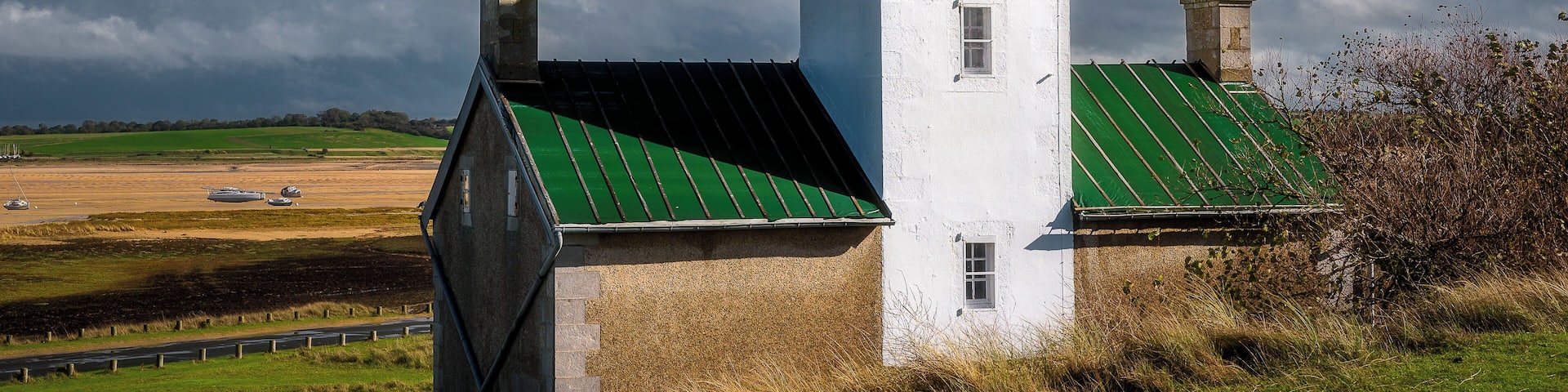 Built from local stone and roofed with zinc to resist the wind, Agon Lighthouse has been a guiding light for mariners since 1856. The lighthouse is intimately linked with the history of Regnéville Harbour, which once enjoyed an annual traffic of more than three hundred ships from diverse origins such as England, Norway and France. The lighthouse is open to the public during special guided tours and exhibitions, but the surroundings can be visited at any time.
#France #Normandy #Trovember