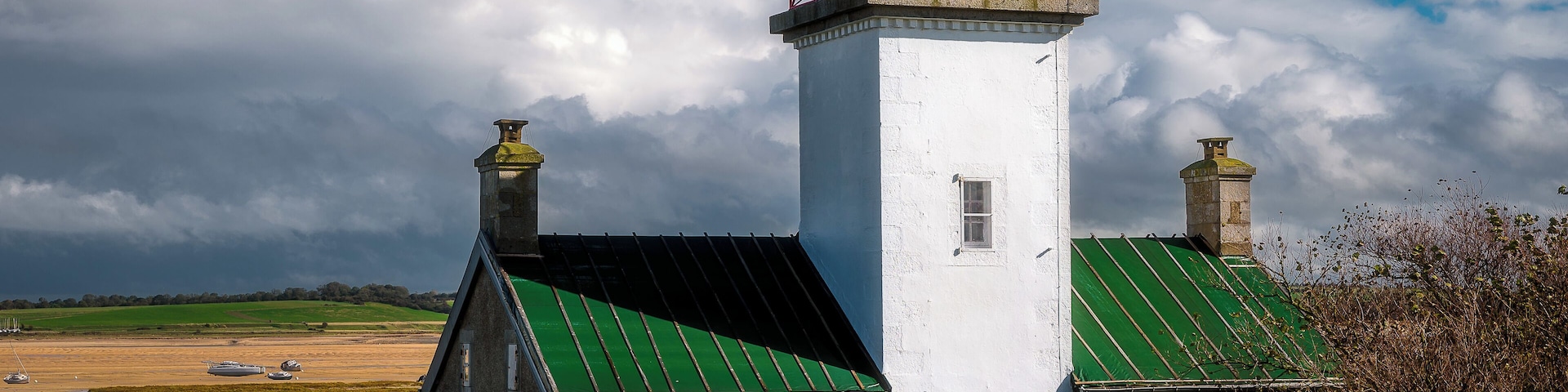 Built from local stone and roofed with zinc to resist the wind, Agon Lighthouse has been a guiding light for mariners since 1856. The lighthouse is intimately linked with the history of Regnéville Harbour, which once enjoyed an annual traffic of more than three hundred ships from diverse origins such as England, Norway and France. The lighthouse is open to the public during special guided tours and exhibitions, but the surroundings can be visited at any time.
#France #Normandy #Trovember
