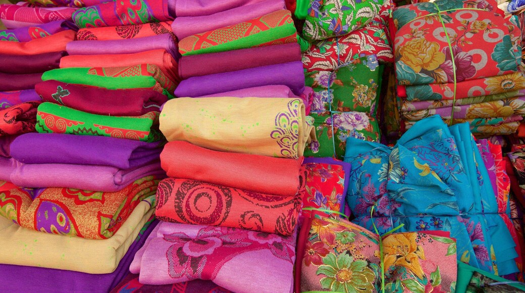 Katra Jaimal Singh Market which includes markets