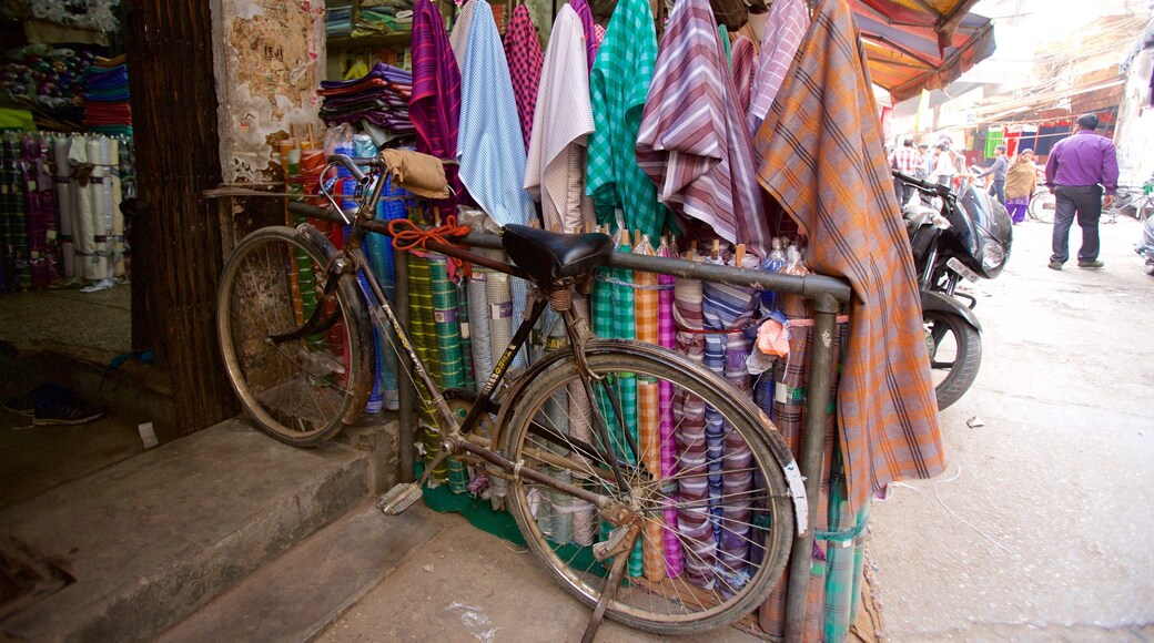 Katra Jaimal Singh Market featuring markets