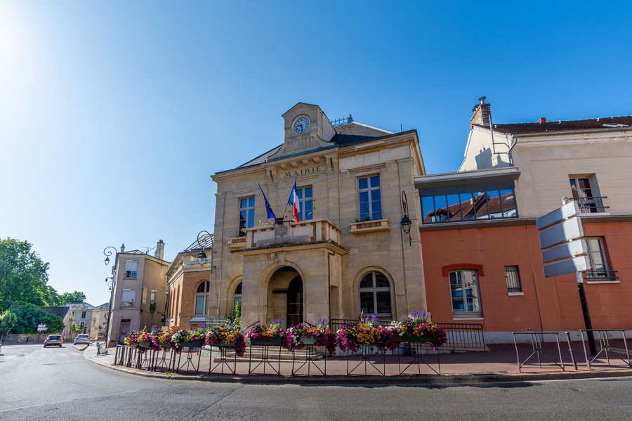 Vue extérieure de la mairie de Châtillon, anciennement Châtillon-sous-Bagneux, commune française du département des Hauts-de-Seine en région Île-de-France