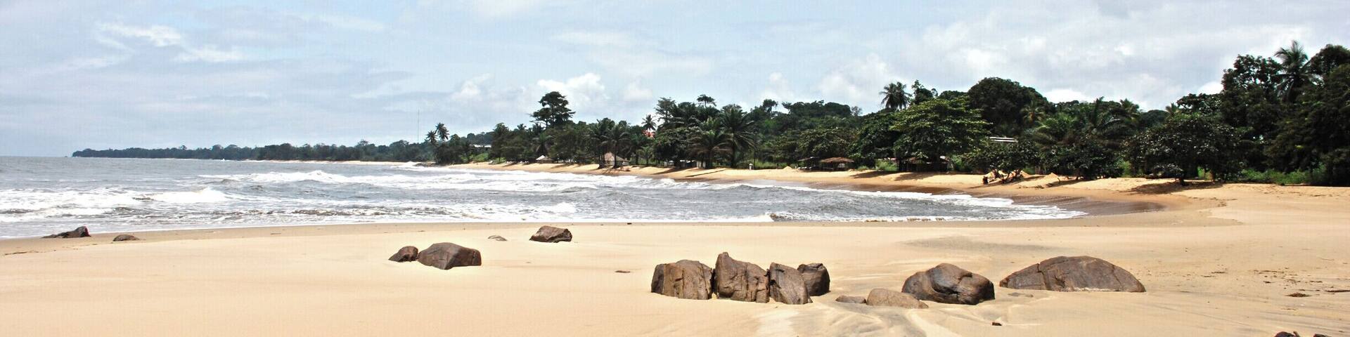 Chutes de la Lobé: the (beautiful) beach nearby.