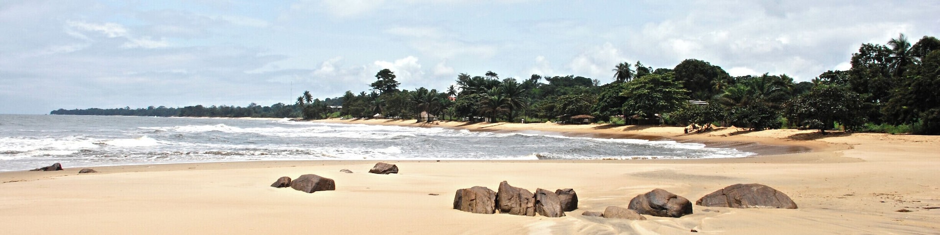 Chutes de la Lobé: the (beautiful) beach nearby.