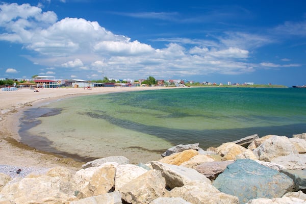 Strand von Costinești mit einem allgemeine Küstenansicht und Sandstrand