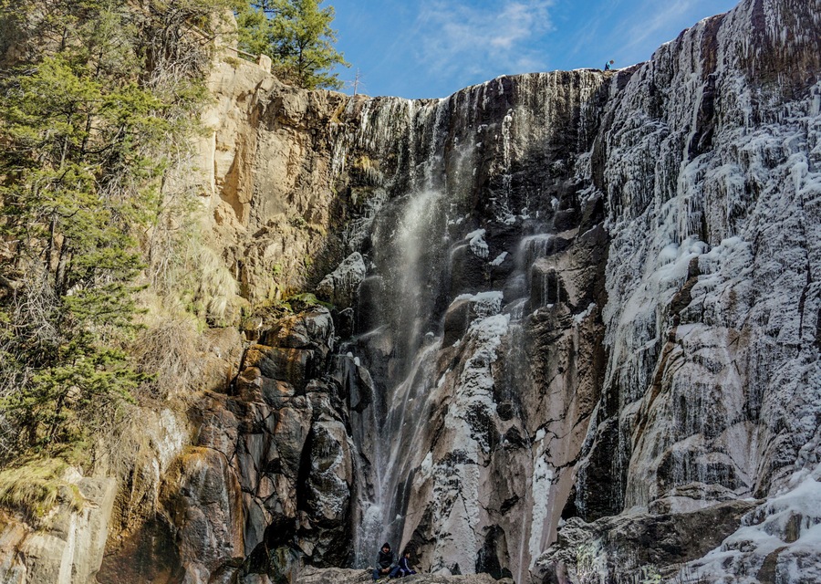The National Park of Copper Canyon in Chihuahua Mexico is one of the most shoking #nature landscapes in Mexico. This is a forrest area where temperatures in the winter can go below 0 C°, freezing the water and thus the waterfalls.