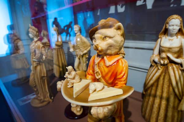 Musée Choco-Story qui includes statue ou sculpture