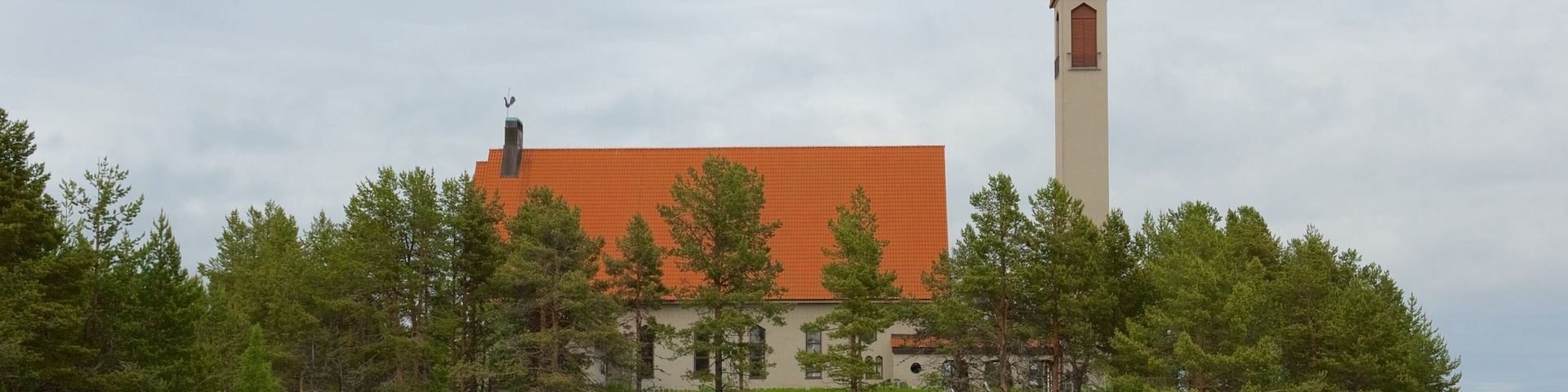 Iglesia de Enontekiö mostrando un parque y una iglesia o catedral