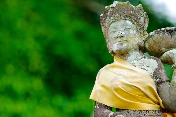 Mayura Park featuring outdoor art and a statue or sculpture