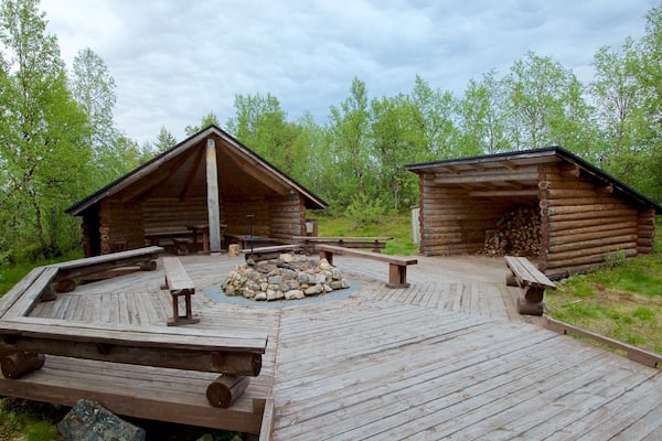 Vogelbeobachtungsturm Sotkajärven welches beinhaltet ruhige Szenerie